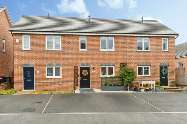 Little Wood Crescent, Wakefield, West Yorkshire, WF1, photo 1