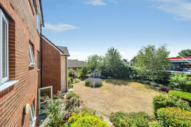 Photo 2 — Aylesbury Street, Bletchley, Milton Keynes