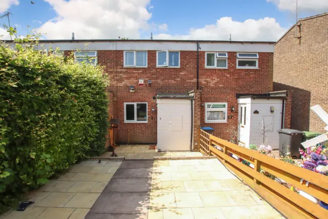 Katrine Square, Hemel Hempstead, Hertfordshire, HP2 6PF, photo 1