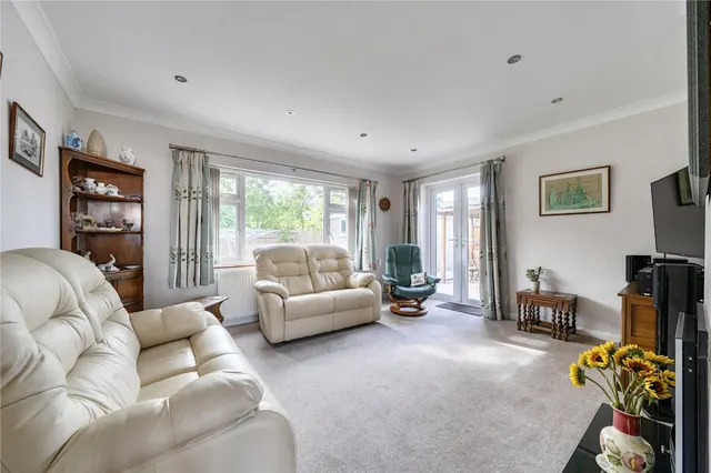 Hillands Drive, Leckhampton, GL53, photo 2