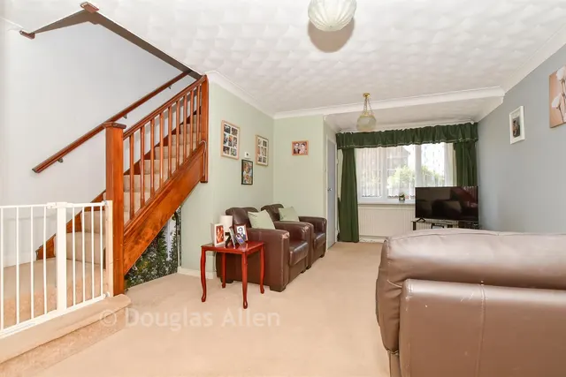 Ilfracombe Crescent, Hornchurch, RM12, photo 3