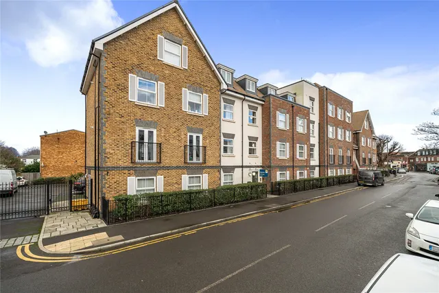 Bridge Street, Walton-on-Thames, KT12, photo 1