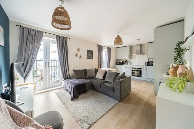 Bridge Street, Walton-on-Thames, KT12, photo 2