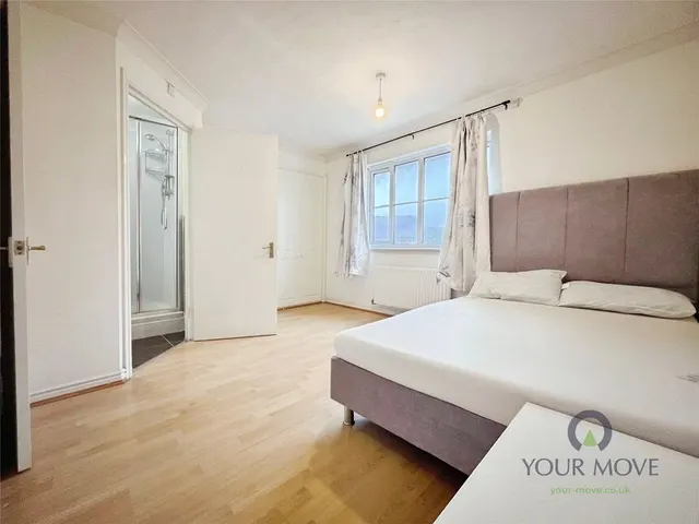 Fairway Drive, London, SE28, photo 1