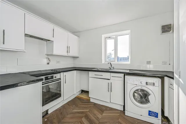 Greenslade Road, Barking, IG11, photo 3