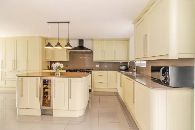 Photo 2 — Whittington Chase, Kingsmead, Milton Keynes, Buckinghamshire, MK4