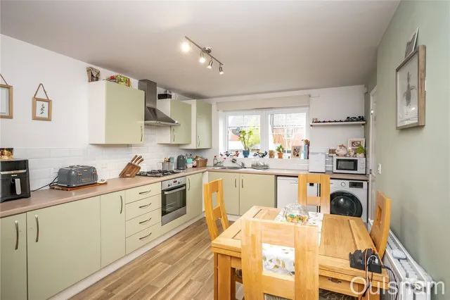 Photo 3 — Black Horse Close, Stoke Prior, Bromsgrove, Worcestershire, B60 4DL