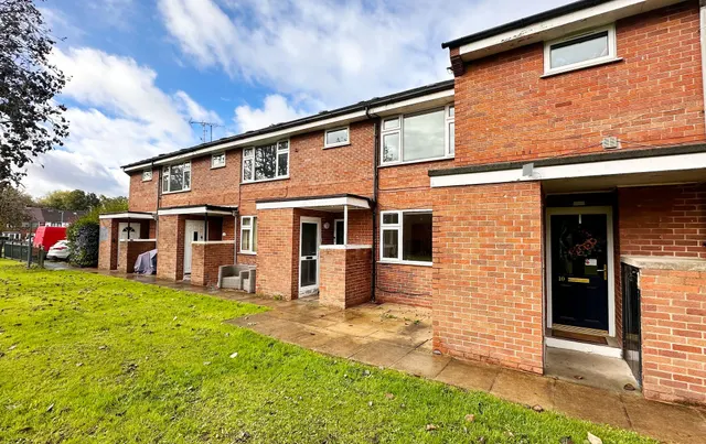 Weller Close, Stockport, photo 1