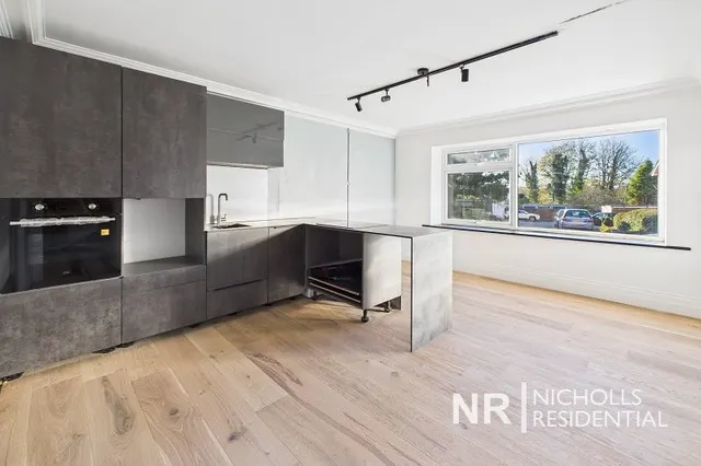 Oakfield Drive, Reigate, RH2, photo 1