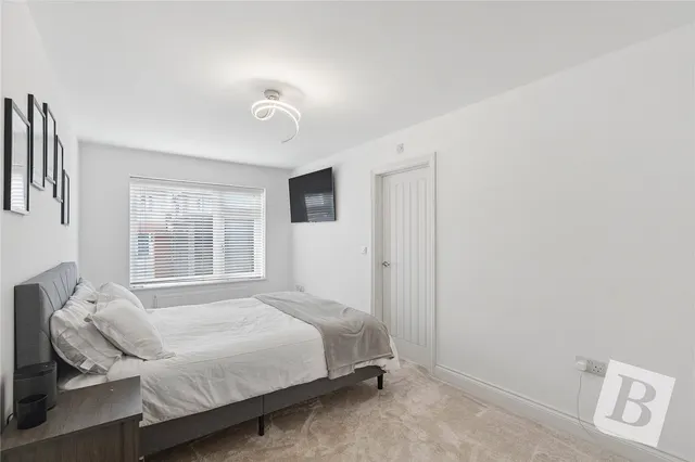 Photo 3 — Three Oaks Court, 151 Balgores Lane, Gidea Park, RM2