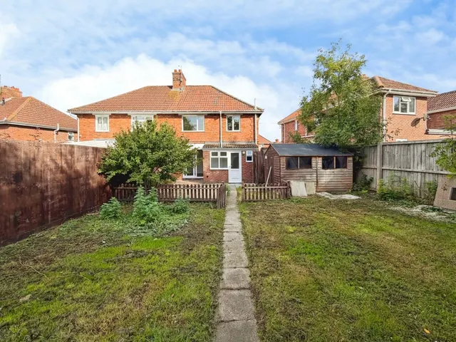 The Crescent, Westbury, BA13, photo 2