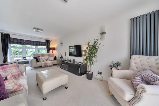 Hall Lane, Yateley, GU46, photo 3