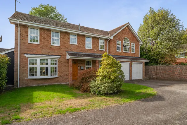 Hall Lane, Yateley, GU46, photo 1