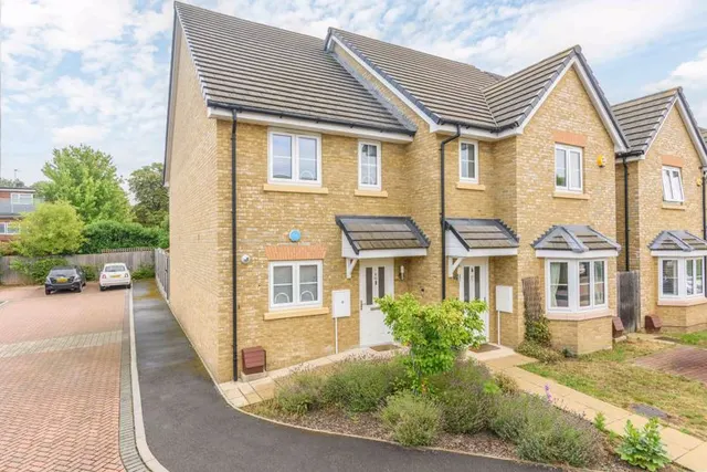 Blacksmith Close Forge Lane, Sunbury-On-Thames TW16 6BF, photo 1