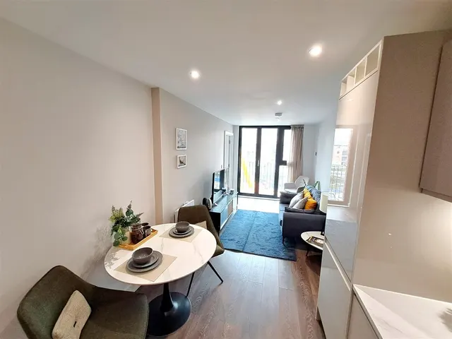 Triskelion Way, Liverpool, L3, photo 1