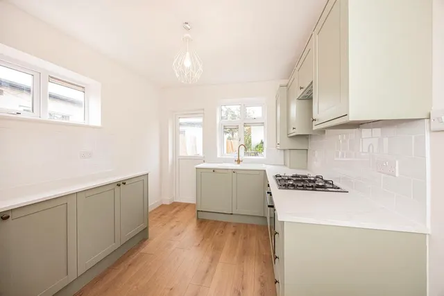 Photo 2 — Lancelot Road, Ilford, Essex, IG6 3BE