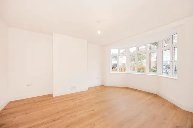 Lancelot Road, Ilford, Essex, IG6 3BE, photo 1