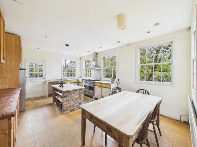 Ascot Road, Nr Maidenhead, photo 3