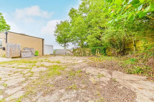 Land to the Rear, 23 Hillside Road, London, photo 1