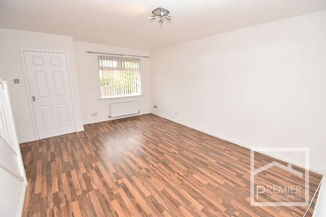 Photo 2 — 3 bedroom Mid-Terraced To Let