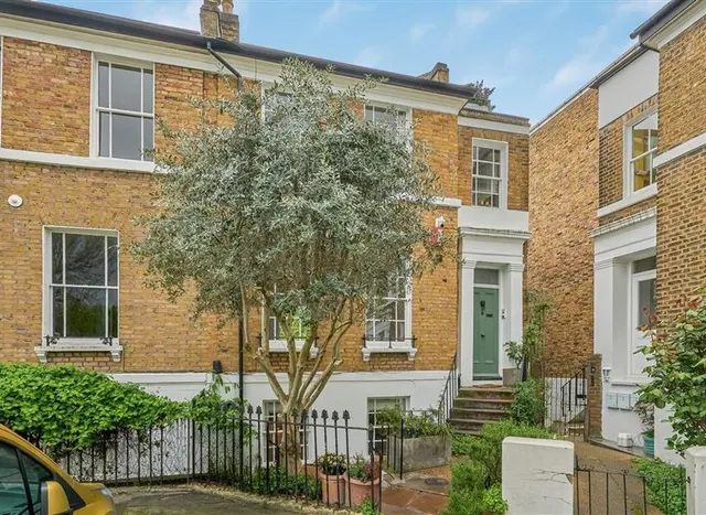 Sutherland Square, Walworth, SE17, photo 1