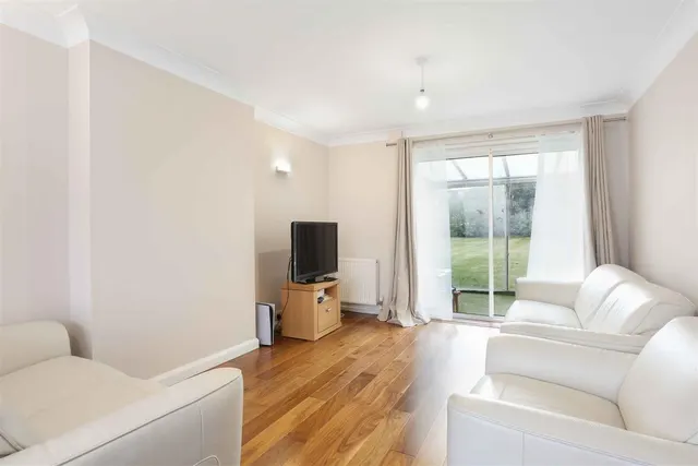 Photo 3 — Cheyham Gardens, South Cheam, Sutton, SM2 7NH