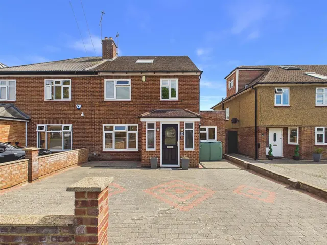 Trevor Crescent, Ruislip, Middlesex, HA4 6NB, photo 1