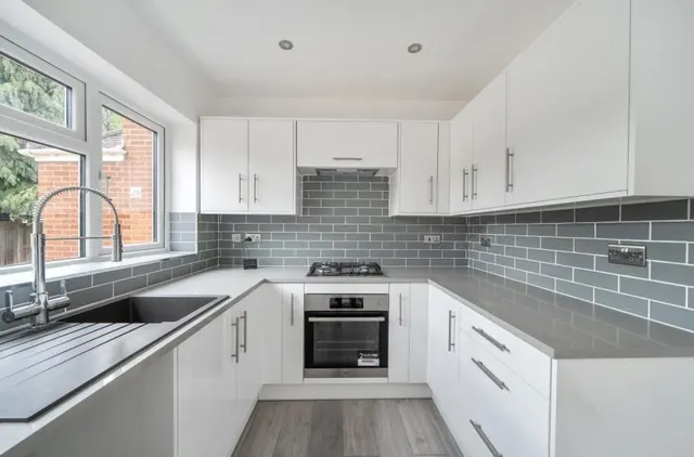 Jerrymoor Hill, Finchampstead, RG40, photo 3