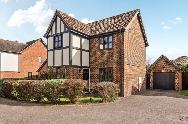 Maple Leaf Drive, Sidcup, DA15 8WA, photo 1