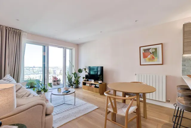 Duke Of Wellington Avenue, London, SE18, photo 3