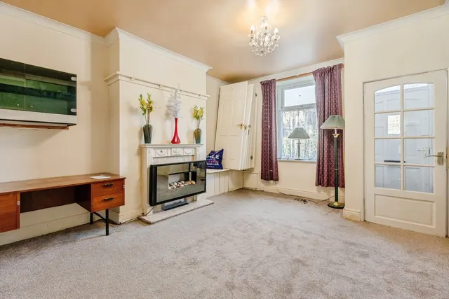 Piccadilly Road, Burnley, BB11, photo 2
