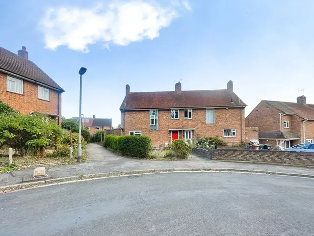 3 bedroom house — Rosehill Gardens, Abbots Langley, Hertfordshire, WD5