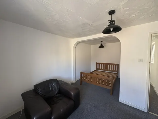 Embankment Road, PL4, photo 2