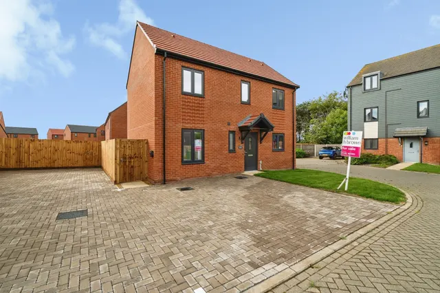 Emerald Close, Bradwell, NR31, photo 1
