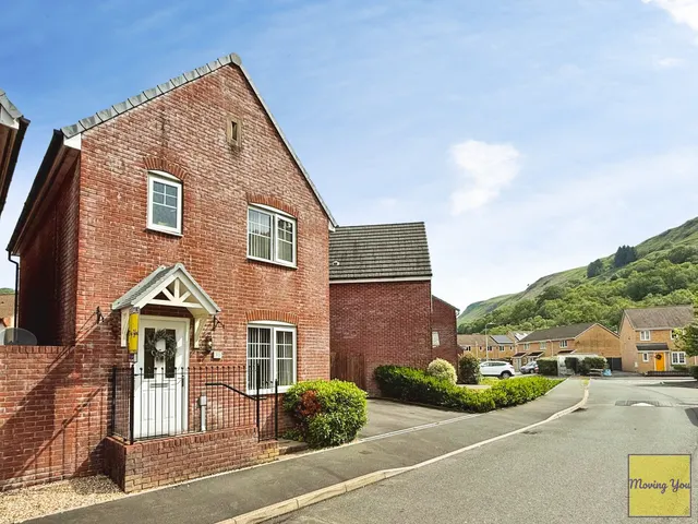Golwg Y Mynydd, Godrergraig, SA9, photo 1