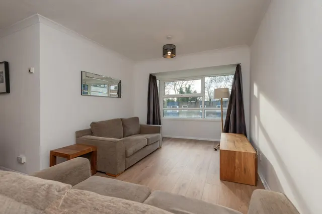 Robinwood Court, Roundhay, LS8, photo 2