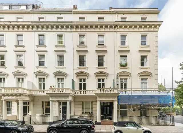 St. Georges Square, London, SW1V, photo 1