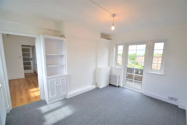 Chiswick Village, W4, photo 2