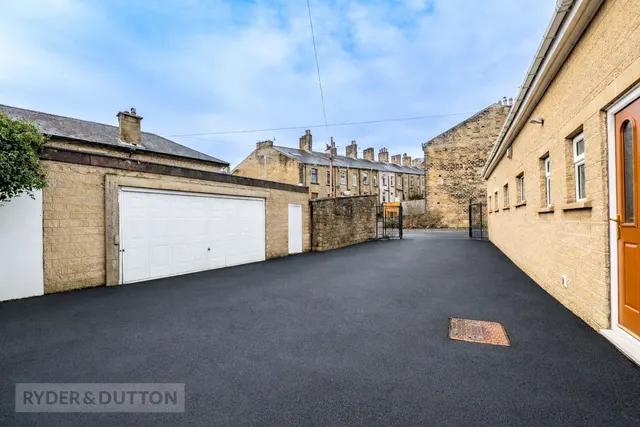 Victoria Avenue, Sowerby Bridge, HX6, photo 3