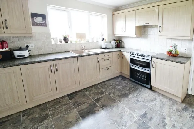 Fairfield Court, Castleford, WF10, photo 3