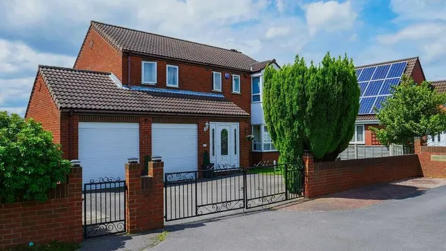 Fairfield Court, Castleford, WF10, photo 1