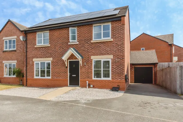 Heath Place, Winsford, photo 1