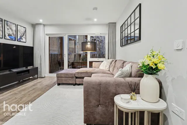 Anemone Apartments, Bittacy Hill, NW7, photo 3