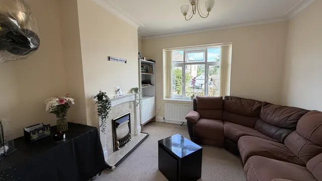 Leafield Crescent, Bradford, BD2, photo 1