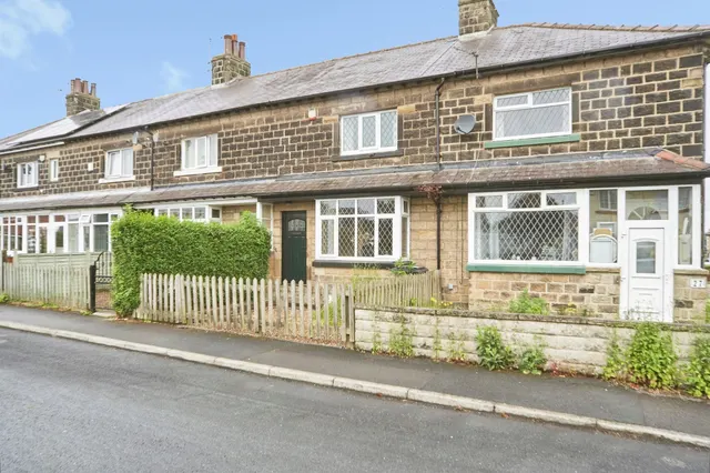 Sunnybank Crescent, Yeadon, Leeds, photo 1