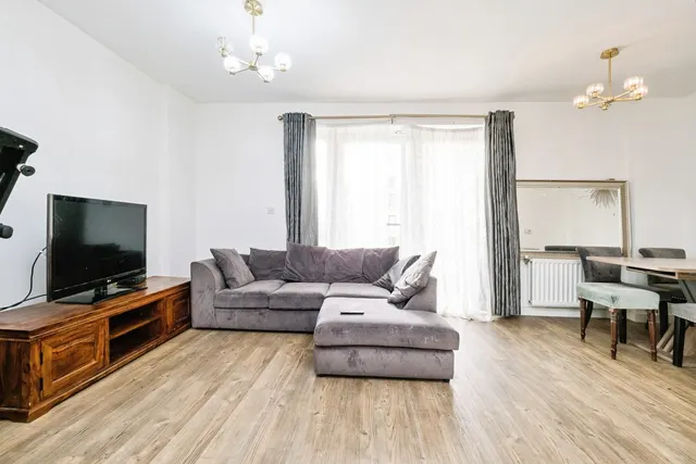 Photo 3 — Sackett Road, Barking, IG11