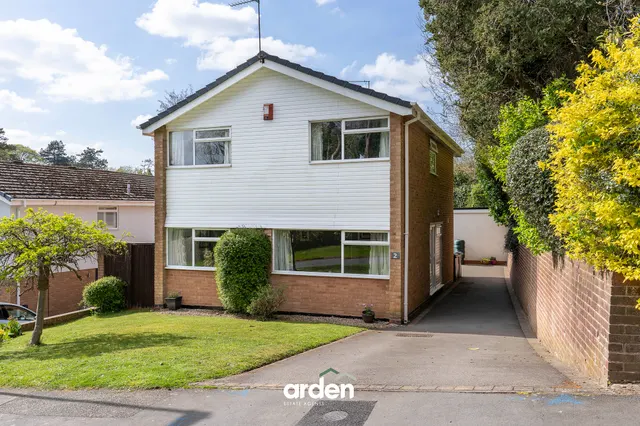 Woodshill Avenue, Lickey, B45, photo 1