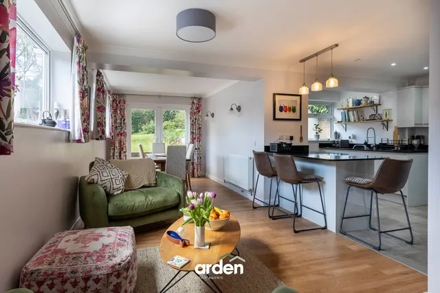 Woodshill Avenue, Lickey, B45, photo 3