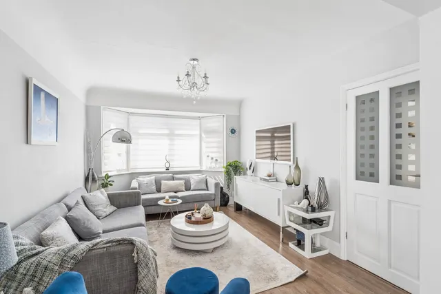 St. Georges Drive, Watford, WD19, photo 2