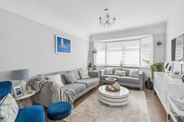 St. Georges Drive, Watford, WD19, photo 3